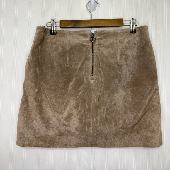 Blank NYC camel suede mini skirt size 30 - Picture 4 of 9